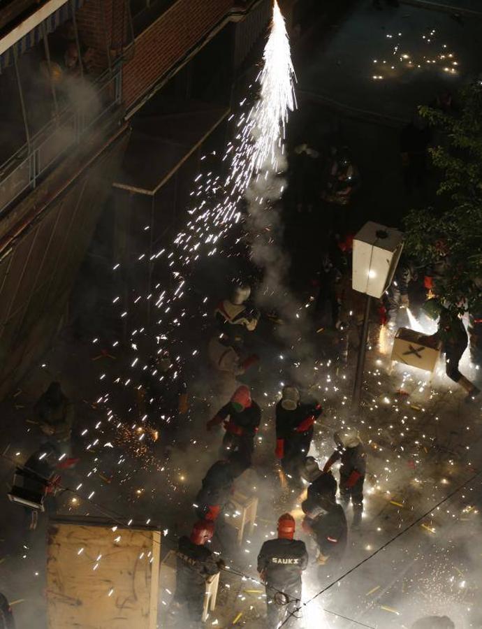 Fotos: La cordà de Paterna abre fuego con el pasacalle de cohetes de lujo