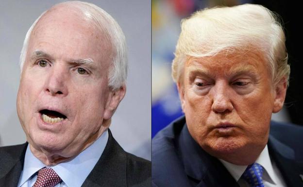 El senador John McCain y el presidente de EE UU Donald Trump.