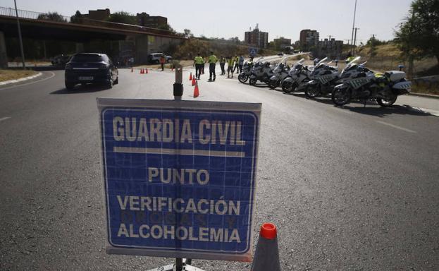 Conducir bajo los efectos del alcohol supone pérdida de puntos del carnet. 