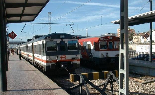  Estación de Renfe en Sagunto, imagen de archivo 