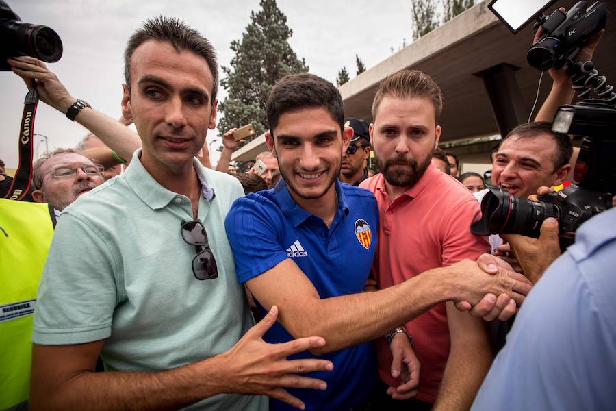 Así ha sido la llegada de Guedes a Valencia