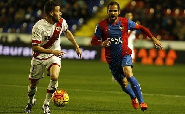 Verza, en un partido contra el Rayo Vallecano, hace dos temporadas.