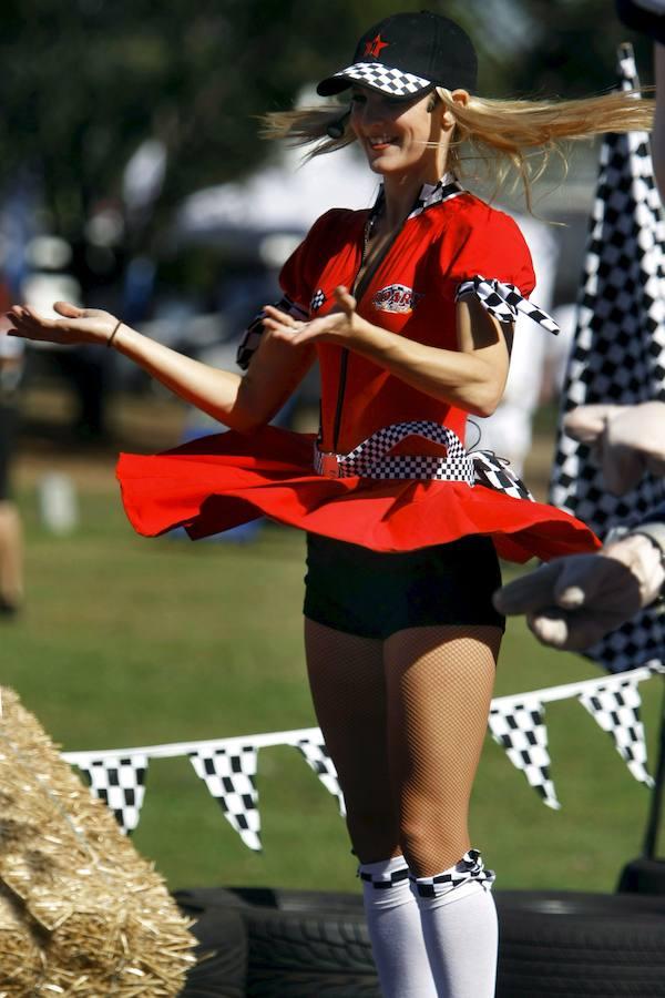 Por último, y relacionadas con el mundo del deporte, están las azafatas de la Fórmula Uno. A principios de este 2018 se anunciaba que se prescindía de las azafatas en parrilla, una figura tradicionalmente ligada a la competición, porque se considera que están "en desacuerdo con las normas sociales actuales". 