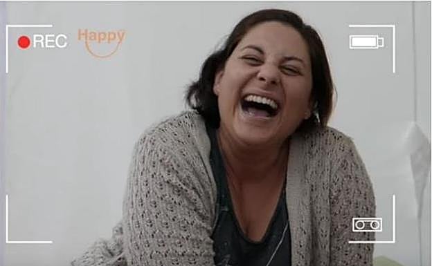 Omayra: «El pantalón, Amancio, céntrate [...] Un vaquero normal, una tela vaquera, Amancio. Un pizquito más de tela». 