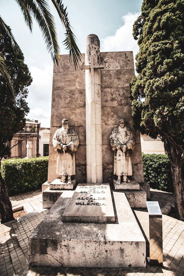 Marqués de Sotelo, Antonio García Peris, Constantí Llombart o Maximiliano Thous Orts son otros de los nombres que dejaron huella en el panorama valenciano y reposan en este cementerio.