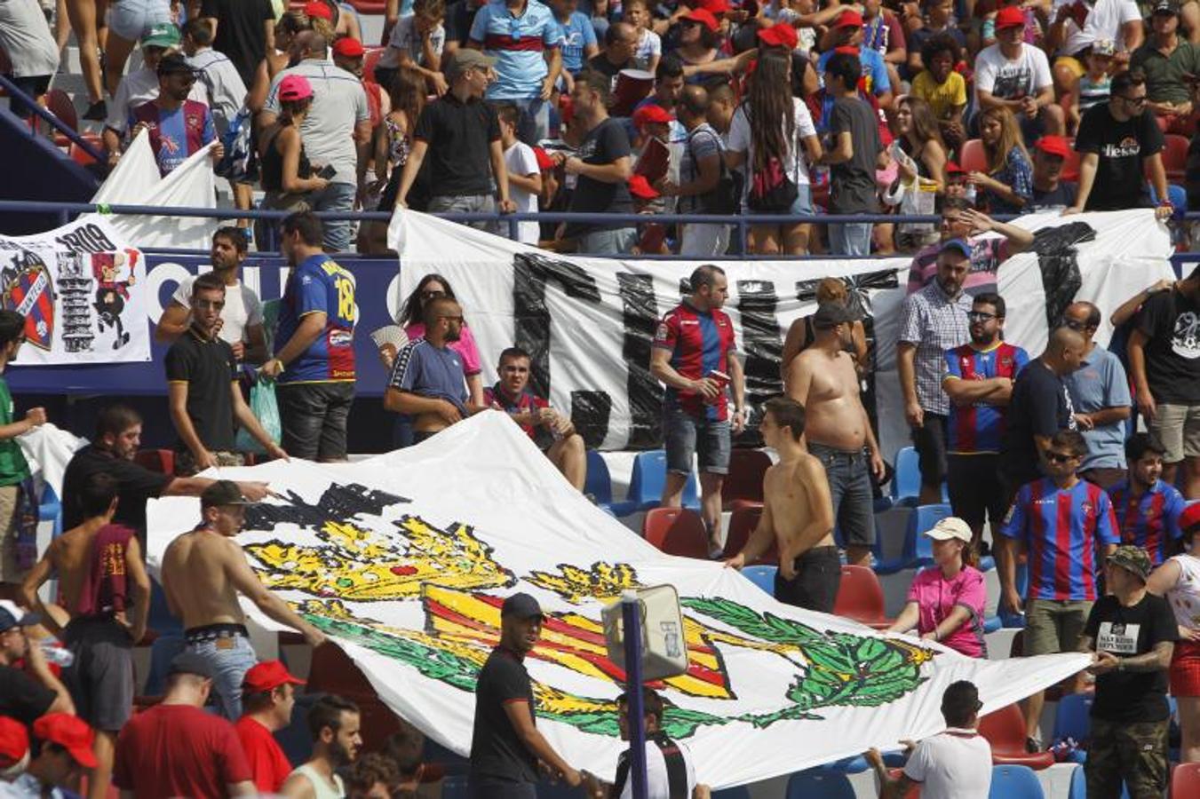 Fotos: Búscate en el Levante UD - Valencia CF de la jornada 3