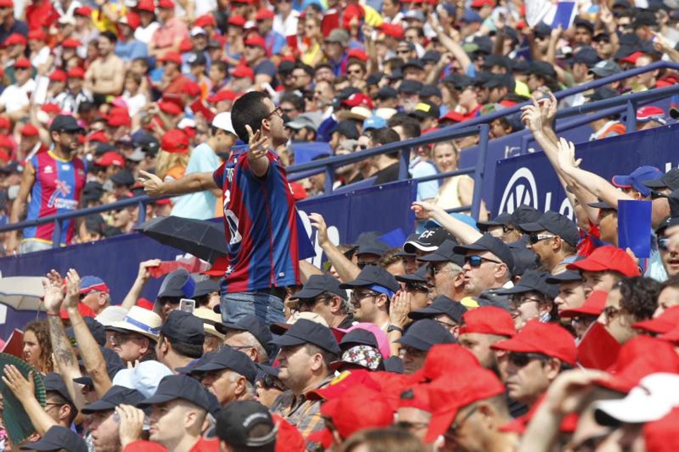 Fotos: Búscate en el Levante UD - Valencia CF de la jornada 3