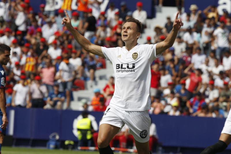 CHERYSHEV. 6. Debutó como titular y lo hizo marcando el empate (1-1). Fue sustituido en el minuto 70