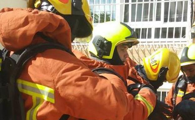 Bomberos en un rescate