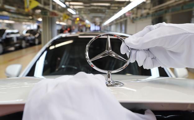 Un coche de la marca Mercedes, que ha llamado a un millón de vehículos a talleres.