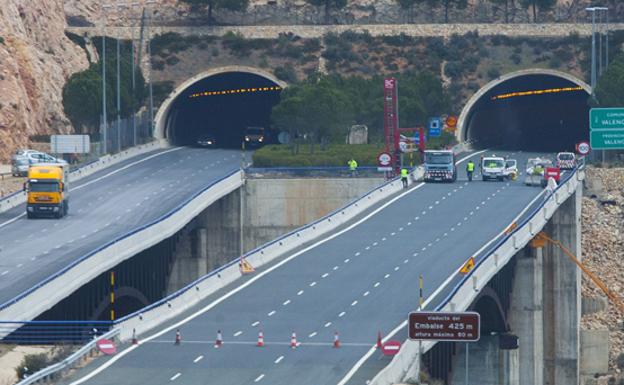 El túnel de Contreras en la autovía A-3, cortado por obras, en una imagen de archivo.