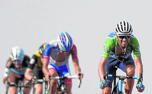 Alejandro Valverde aprieta los dientes en el último esfuerzo por coronar la Covatilla y cruzar la línea de meta. 
