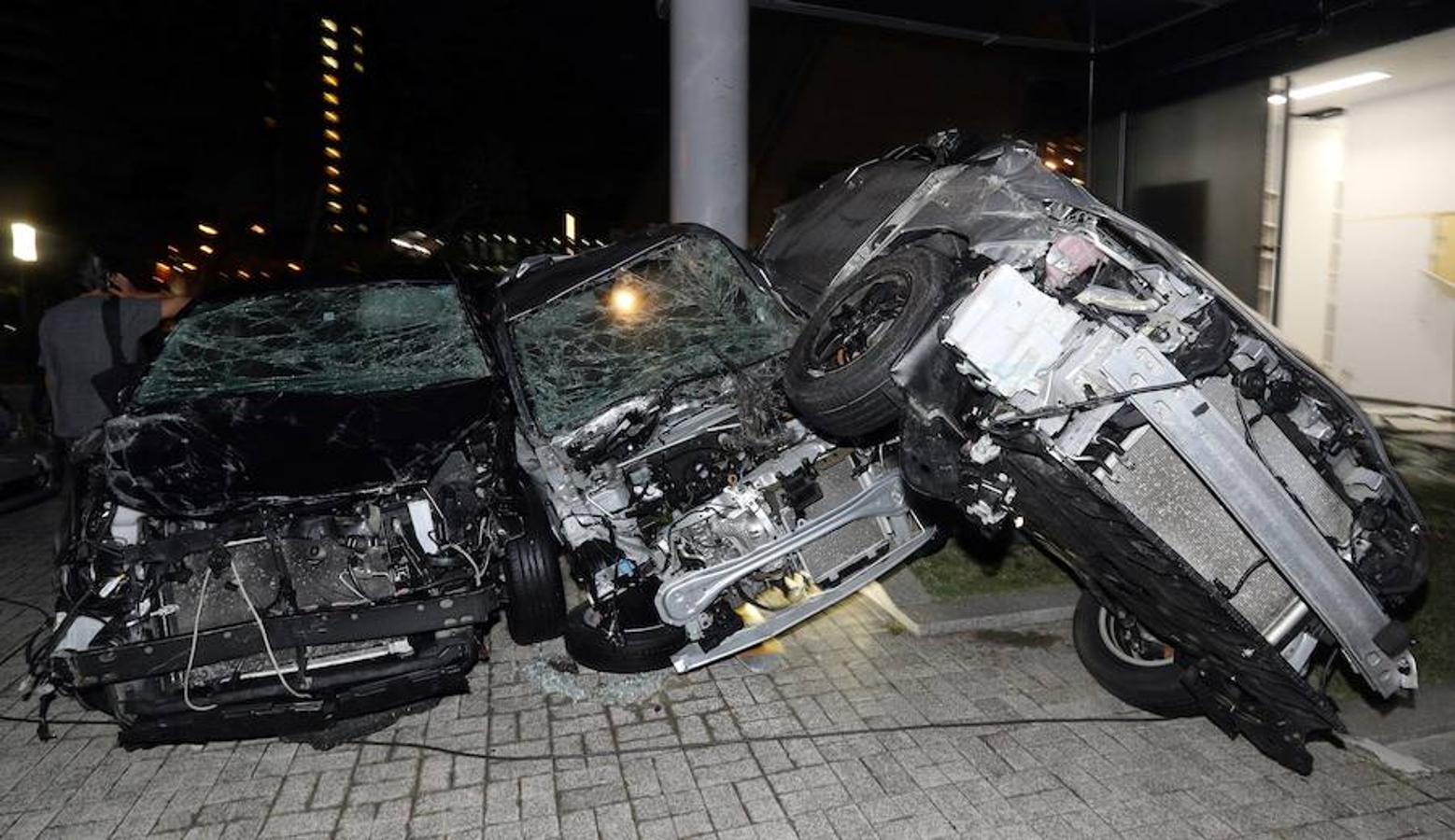 El potente ciclón Jebi, considerado el más violento en los últimos 25 años del país, ha causado, hasta el momento, siete muertes y 170 personas heridas. El fenómento está dejando vientos huracanados con ráfagas que alcanzan los 220 kilómetros por hora, marejadas y lluvias torrenciales en gran parte del oeste de Japón. Un total de 205 vuelos han tenido que ser cancelados en el aeropuerto de Kansai en Osaka después de que este quedara inundado debido a una crecida del mar provocada por Jebi.