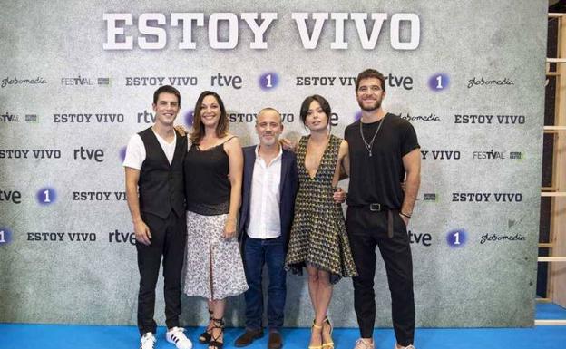 El reparto de 'Estoy Vivo' durante el Festival de Televisión de Vitoria.