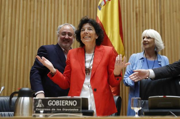 La ministra Isabel Celaá, durante la comparecencia en la comisión de Educación del Congreso. 