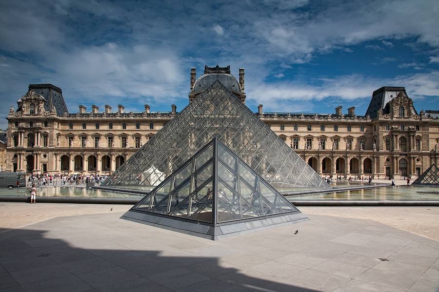 En el puesto número 7 del mundo: el Louvre de París (Francia)