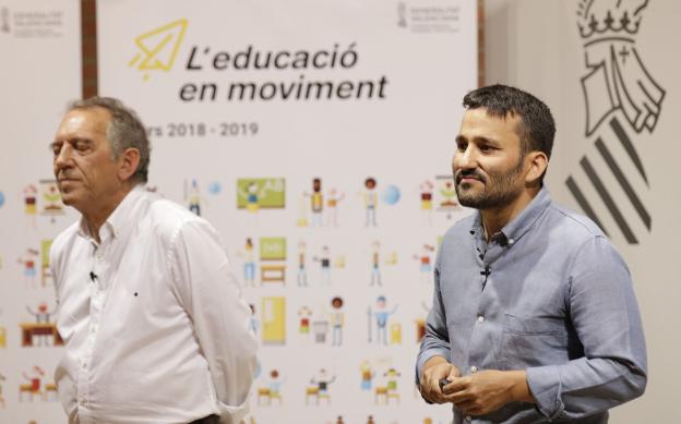 El secretario autonómico, Miguel Soler, junto al conseller Vicent Marzà durante el acto de presentación del curso. 