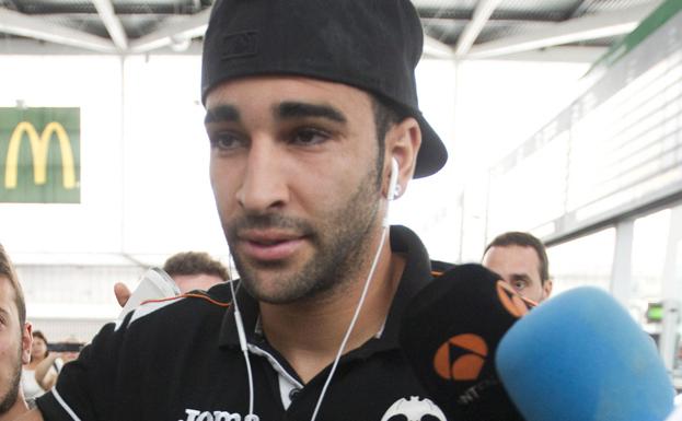 Adil Rami, tras ser expulsado de un concentración del Valencia CF, en septiembre de 2015.