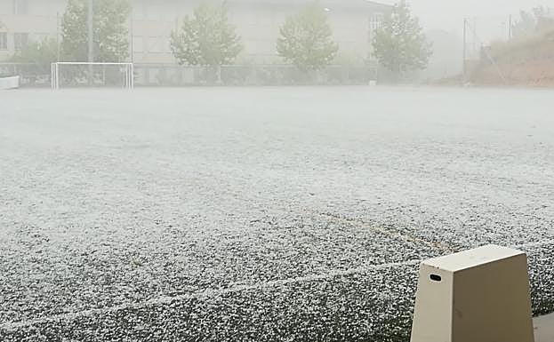 Granizo caído esta tarde en Chiva.