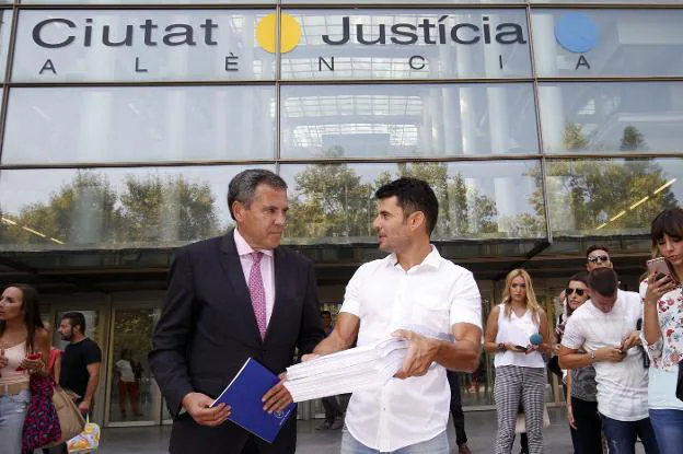 Santos presentó la demanda en la Ciutat de la Justícia. 