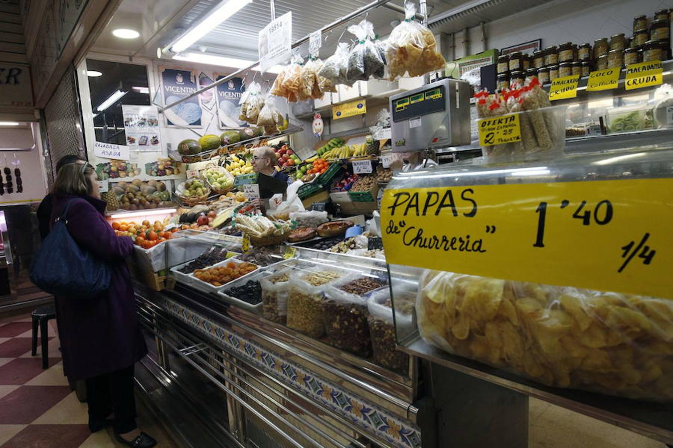 Mercado de Jerusalem en la calle Matemàtic Marçal, número 6. A las 20.00 horas, al igual que en el mercado de Castilla, los asistentes podrán iniciarse en el mundo del swing con Black Bottom. Media hora más tarde, actuará Alex Finardi y a las 22.30 horas Maho Blues Band rematará la jornada.