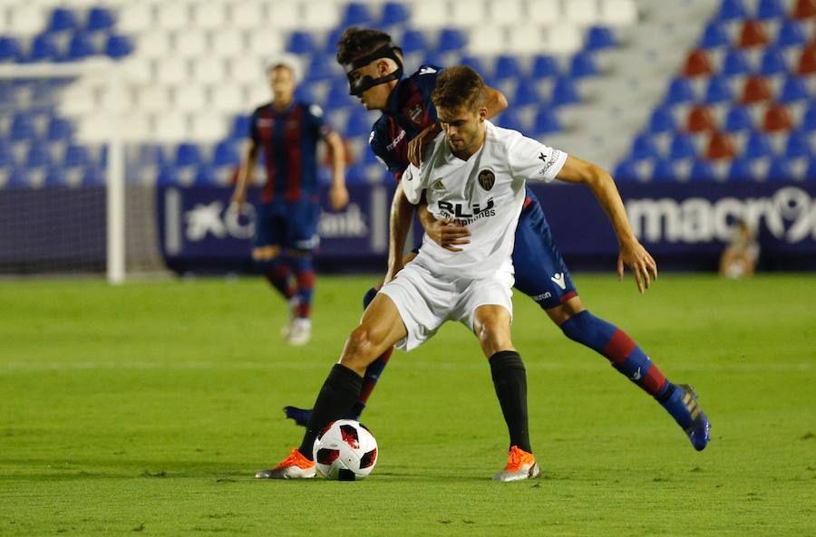 Estas son las mejores imágenes que deja el derbi de filiales en el Ciutat de València