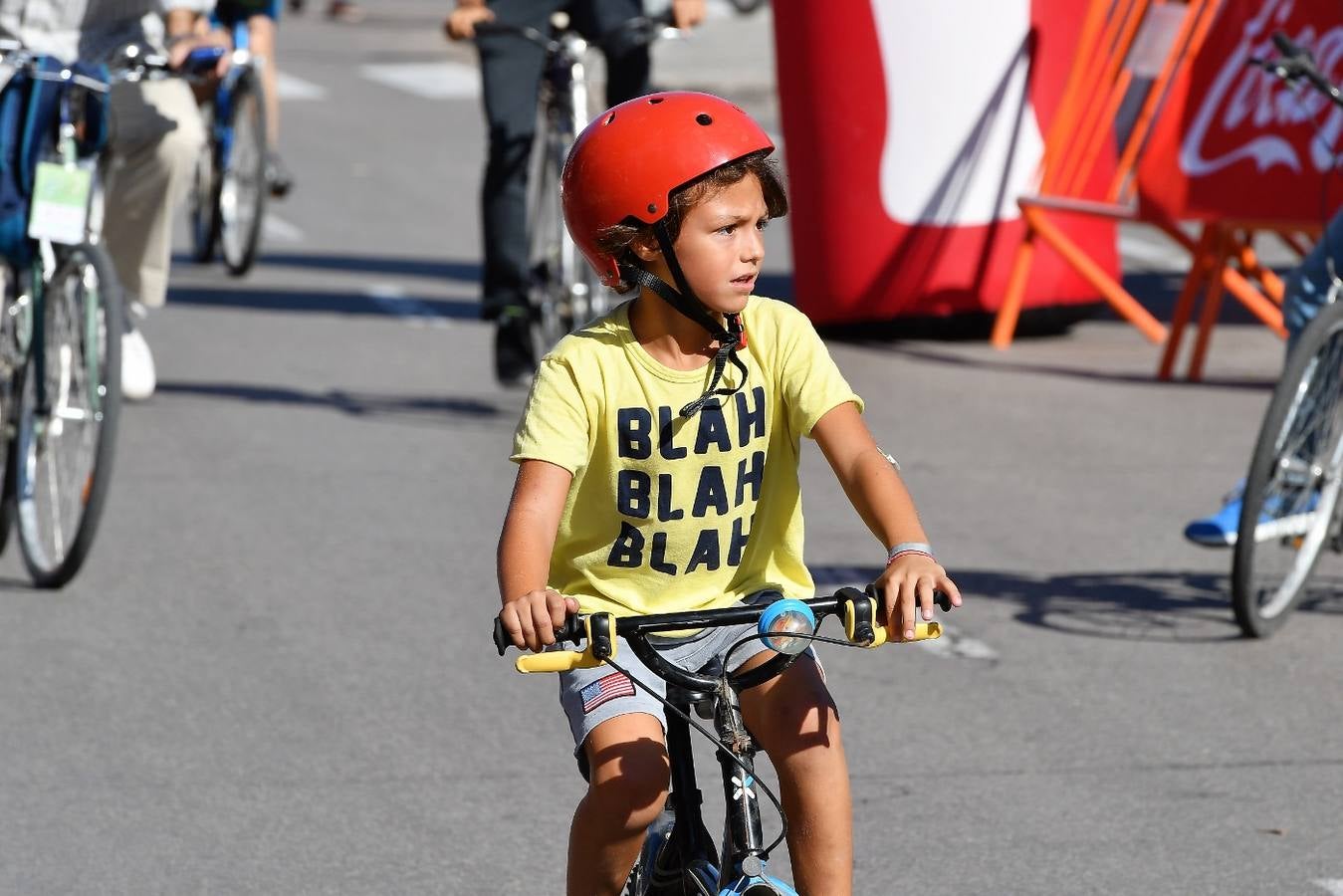 Los interesados podían inscribirse por un euro en las plantas de deportes de El Corte Inglés de la avenida de Francia, Pintor Sorolla y Nuevo Centro. «Un año más, celebramos una fiesta deportiva solidaria a la que quiero invitar a todos los ciudadanos a participar», dijo la concejal de Deportes, Maite Girau, en un comunicado del Ayuntamiento.