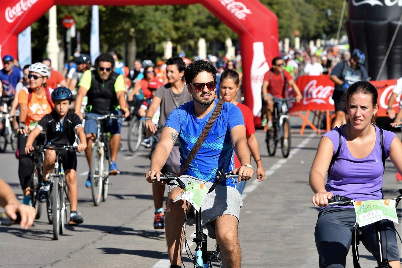 Los interesados podían inscribirse por un euro en las plantas de deportes de El Corte Inglés de la avenida de Francia, Pintor Sorolla y Nuevo Centro. «Un año más, celebramos una fiesta deportiva solidaria a la que quiero invitar a todos los ciudadanos a participar», dijo la concejal de Deportes, Maite Girau, en un comunicado del Ayuntamiento.