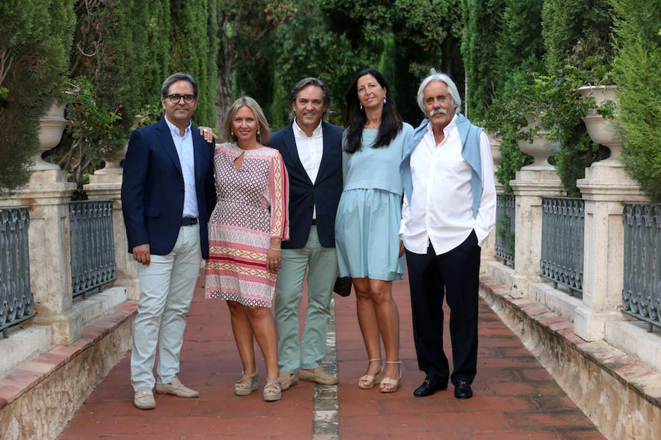 Los motores de Antonio Jordán han sido su mujer, Tere, quien falleció hace nueve años por una enfermedad degenerativa, y sus hijos, a los que se unió todavía más en la adversidad. Positivo por naturaleza, cualidad que han heredado Pablo y Antonio, se recrean en el pasado con cariño y una buena dosis de humor.