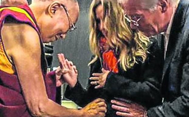El Dalai Lama, Alejandra y Richard Gere.