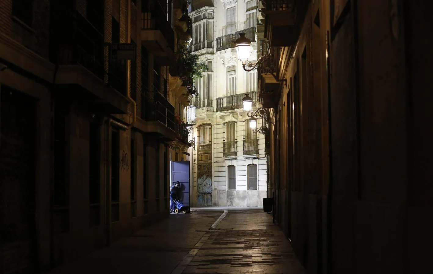 Los vecinos arremeten contra la falta de iluminación y denuncian problemas de seguridad. El Ayuntamiento reconoce deficiencias, de las que culpa al anterior equipo de gobierno, y asegura que las subsanará