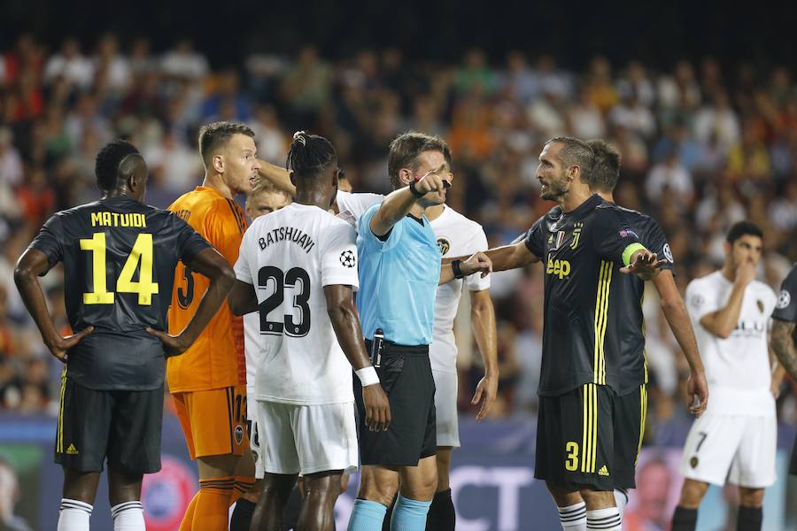 Estas son las mejores imágenes del partido de la primera jornada de Champions en Mestalla