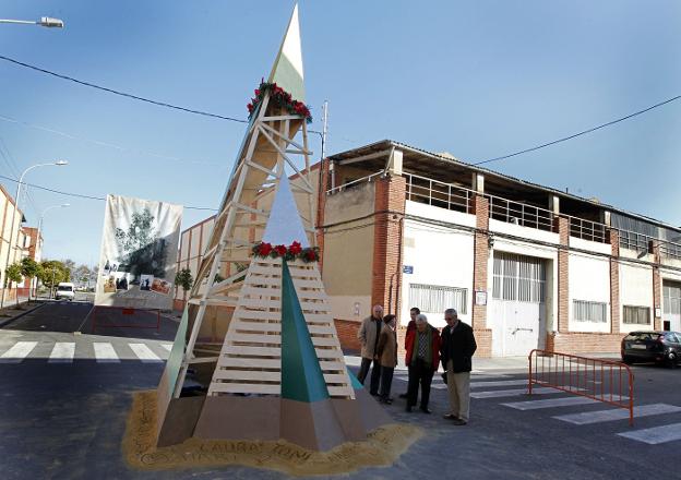  Gremio. Fiesta de la plantà del pi que se celebra en la Ciudad Fallera.  