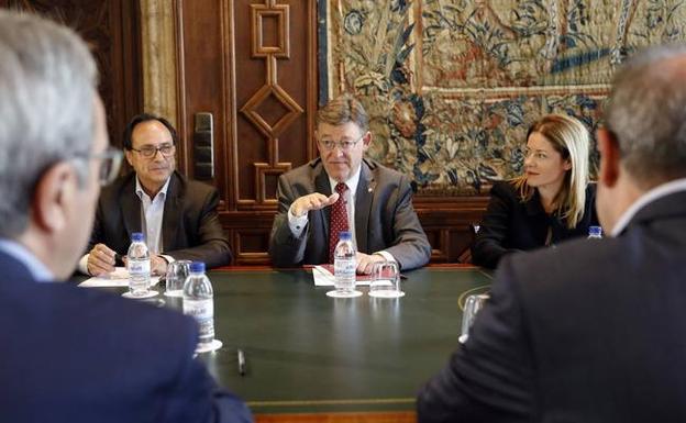 El president de la Generalitat, Ximo Puig con el conseller de Hacienda, Vicent Soler y la secretaria autonómica de Hacienda, Clara Ferrando 