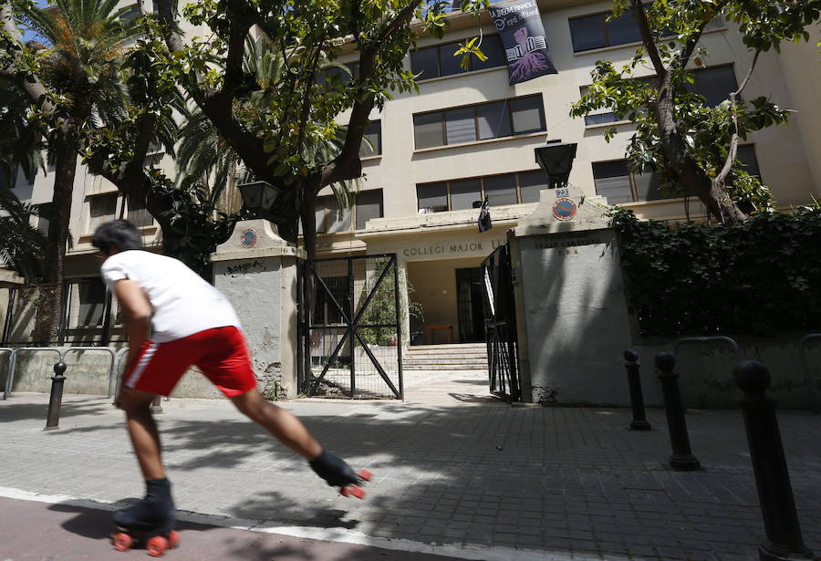 Recorrer Valencia en patines es una opción divertida y muy económica. La comunidad patinadora Freeride Valencia organiza diferentes rutas y actividades por la ciudad, la mayoría gratuitas, que cuelgan en su muro de Facebook. Uno puede unirse al recorrido que desee consultando la hora y el lugar.