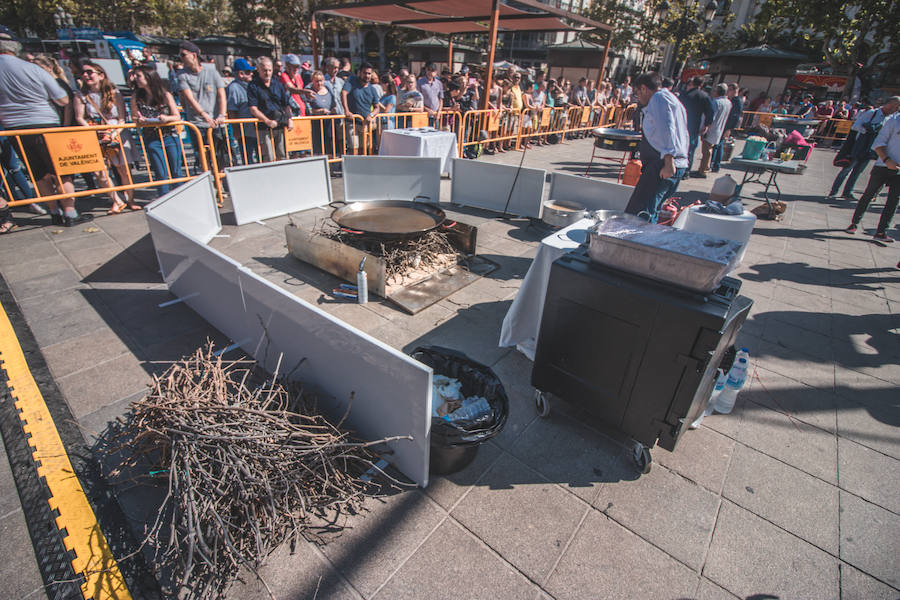 El Día Mundial de la Paella se ha celebrado en la plaza del Ayuntamiento de Valencia con una degustación de 9 paellas diferentes. El World Paella Day pretende dar prestigio a uno de los platos más conocidos de la gastronomía de todo el mundo y proyectar la ciudad de Valencia como destino turístico internacional. 