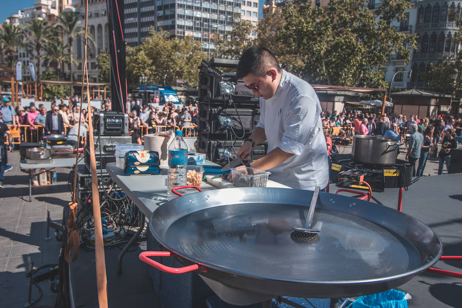 El Día Mundial de la Paella se ha celebrado en la plaza del Ayuntamiento de Valencia con una degustación de 9 paellas diferentes. El World Paella Day pretende dar prestigio a uno de los platos más conocidos de la gastronomía de todo el mundo y proyectar la ciudad de Valencia como destino turístico internacional. 