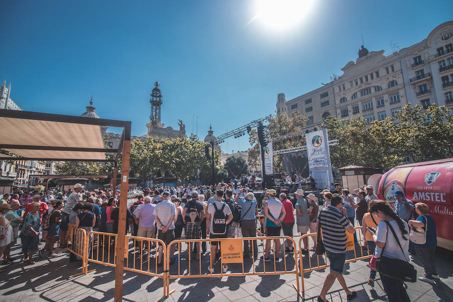 El Día Mundial de la Paella se ha celebrado en la plaza del Ayuntamiento de Valencia con una degustación de 9 paellas diferentes. El World Paella Day pretende dar prestigio a uno de los platos más conocidos de la gastronomía de todo el mundo y proyectar la ciudad de Valencia como destino turístico internacional. 