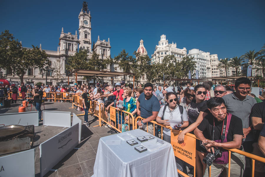 El Día Mundial de la Paella se ha celebrado en la plaza del Ayuntamiento de Valencia con una degustación de 9 paellas diferentes. El World Paella Day pretende dar prestigio a uno de los platos más conocidos de la gastronomía de todo el mundo y proyectar la ciudad de Valencia como destino turístico internacional. 