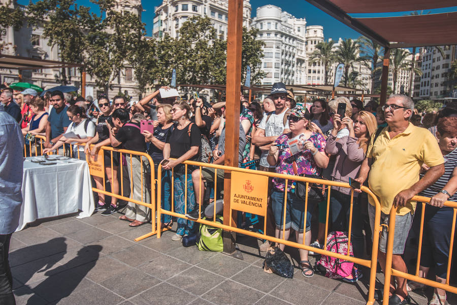 El Día Mundial de la Paella se ha celebrado en la plaza del Ayuntamiento de Valencia con una degustación de 9 paellas diferentes. El World Paella Day pretende dar prestigio a uno de los platos más conocidos de la gastronomía de todo el mundo y proyectar la ciudad de Valencia como destino turístico internacional. 