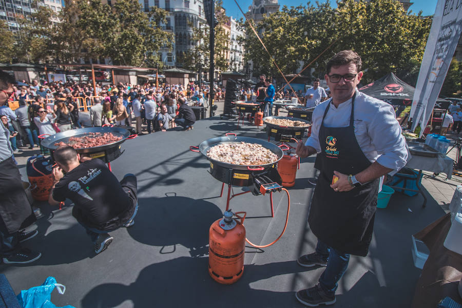 El Día Mundial de la Paella se ha celebrado en la plaza del Ayuntamiento de Valencia con una degustación de 9 paellas diferentes. El World Paella Day pretende dar prestigio a uno de los platos más conocidos de la gastronomía de todo el mundo y proyectar la ciudad de Valencia como destino turístico internacional. 