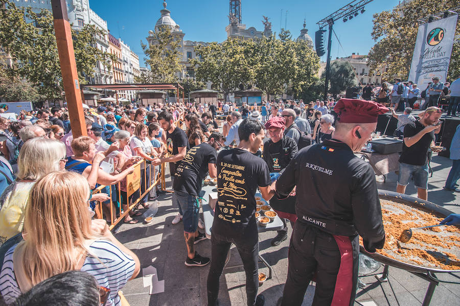 El Día Mundial de la Paella se ha celebrado en la plaza del Ayuntamiento de Valencia con una degustación de 9 paellas diferentes. El World Paella Day pretende dar prestigio a uno de los platos más conocidos de la gastronomía de todo el mundo y proyectar la ciudad de Valencia como destino turístico internacional. 