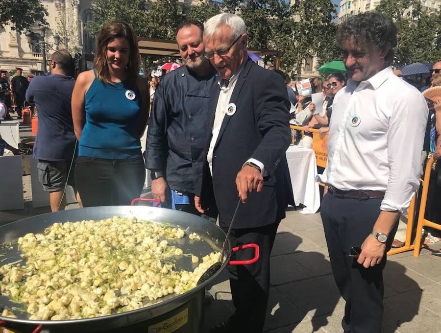 El Día Mundial de la Paella se ha celebrado en la plaza del Ayuntamiento de Valencia con una degustación de 9 paellas diferentes. El World Paella Day pretende dar prestigio a uno de los platos más conocidos de la gastronomía de todo el mundo y proyectar la ciudad de Valencia como destino turístico internacional. 