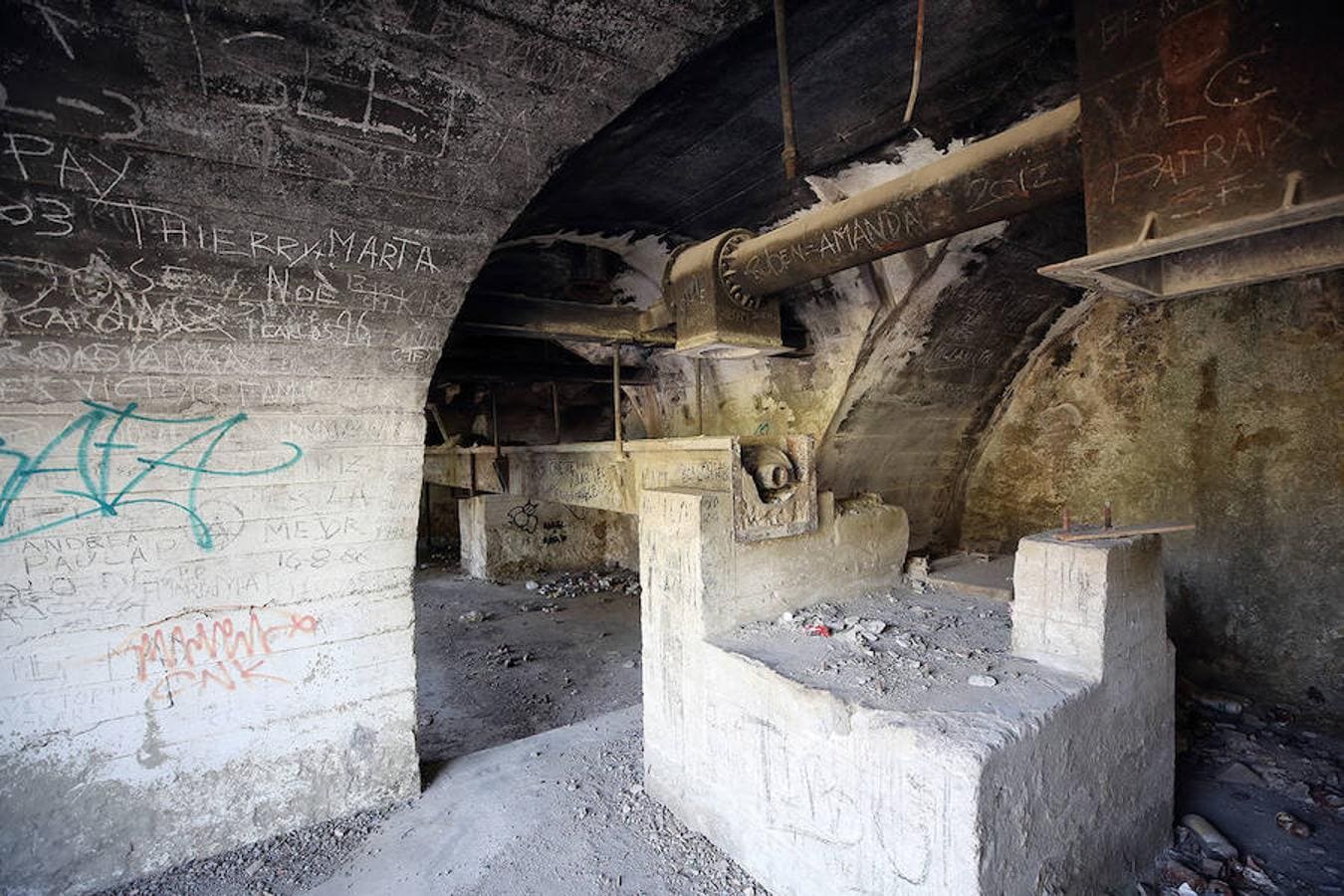 Fotos: La cementera abandonada de Benagéber, un castillo industrial en medio de la naturaleza