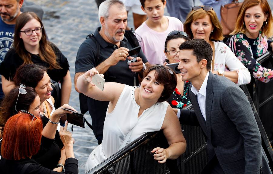 Los fans han aprovechado para fotografiarse con las estrellas.