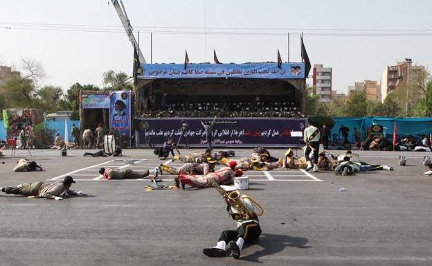 Momento del ataque en pleno desfile militar en Irán.