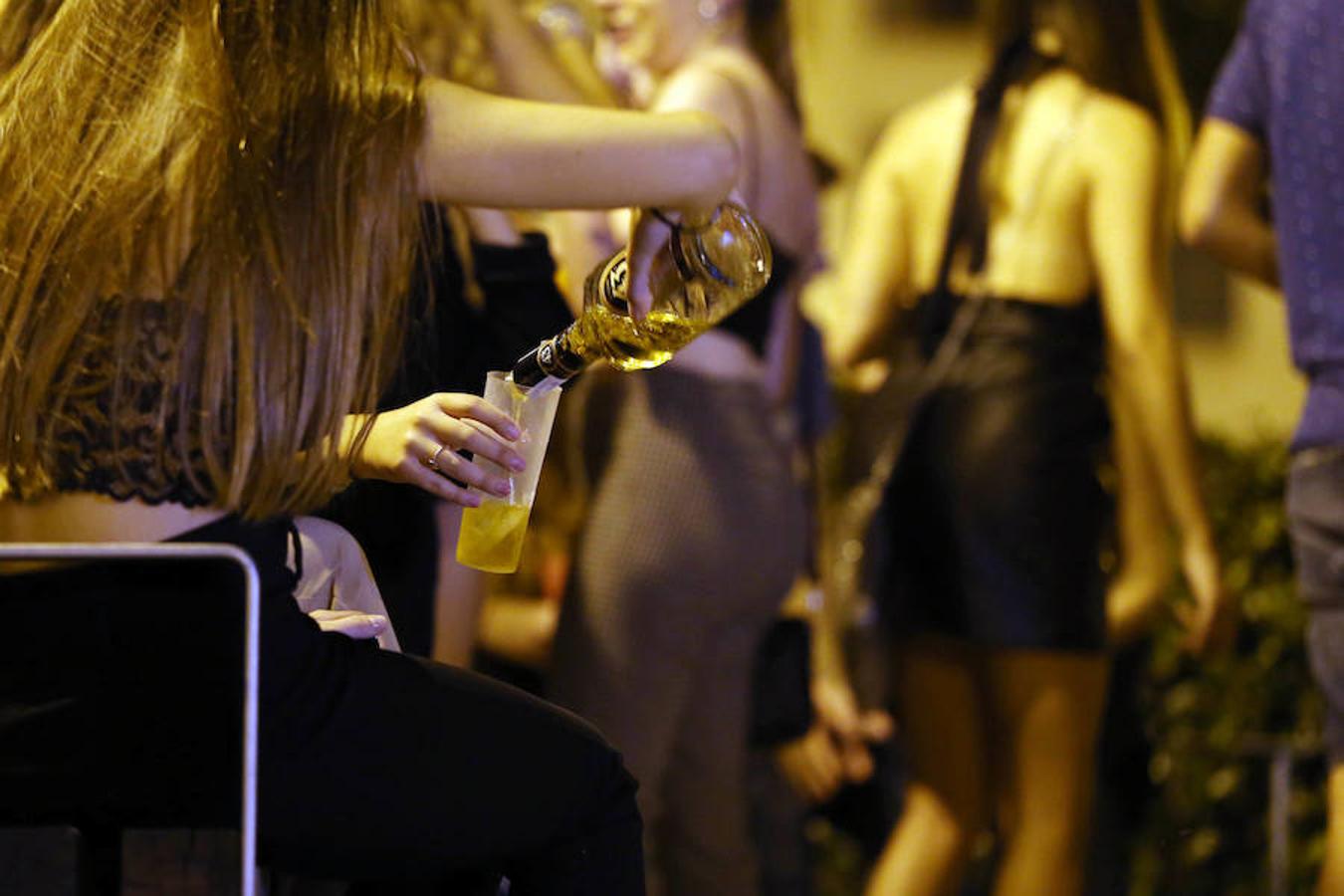 Fotos: Valencia se convierte en un gran botellón todo el fin de semana