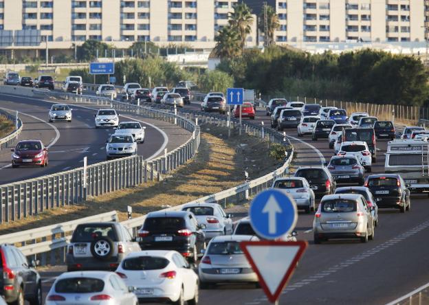 La V-21, con dos carriles de circulación. 