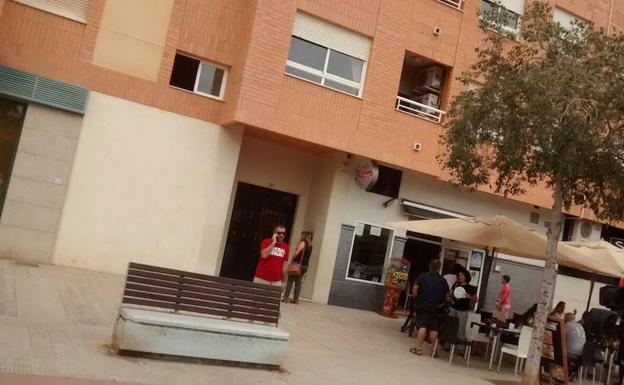 El crimen consterna a los vecinos de la calle Río Adra de Castellón