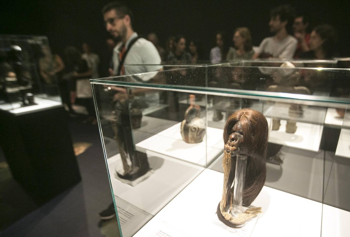 El Museu de Prehistòria de València abre las puertas de sus sala de exposiciones temporales a 'Cabezas cortadas. Símbolos de poder', una muestra dedicada al ritual de cortar cabezas. Hasta marzo de 2019 muestra esta exhibición de la violencia, como forma de veneración o para humillar al enemigo.